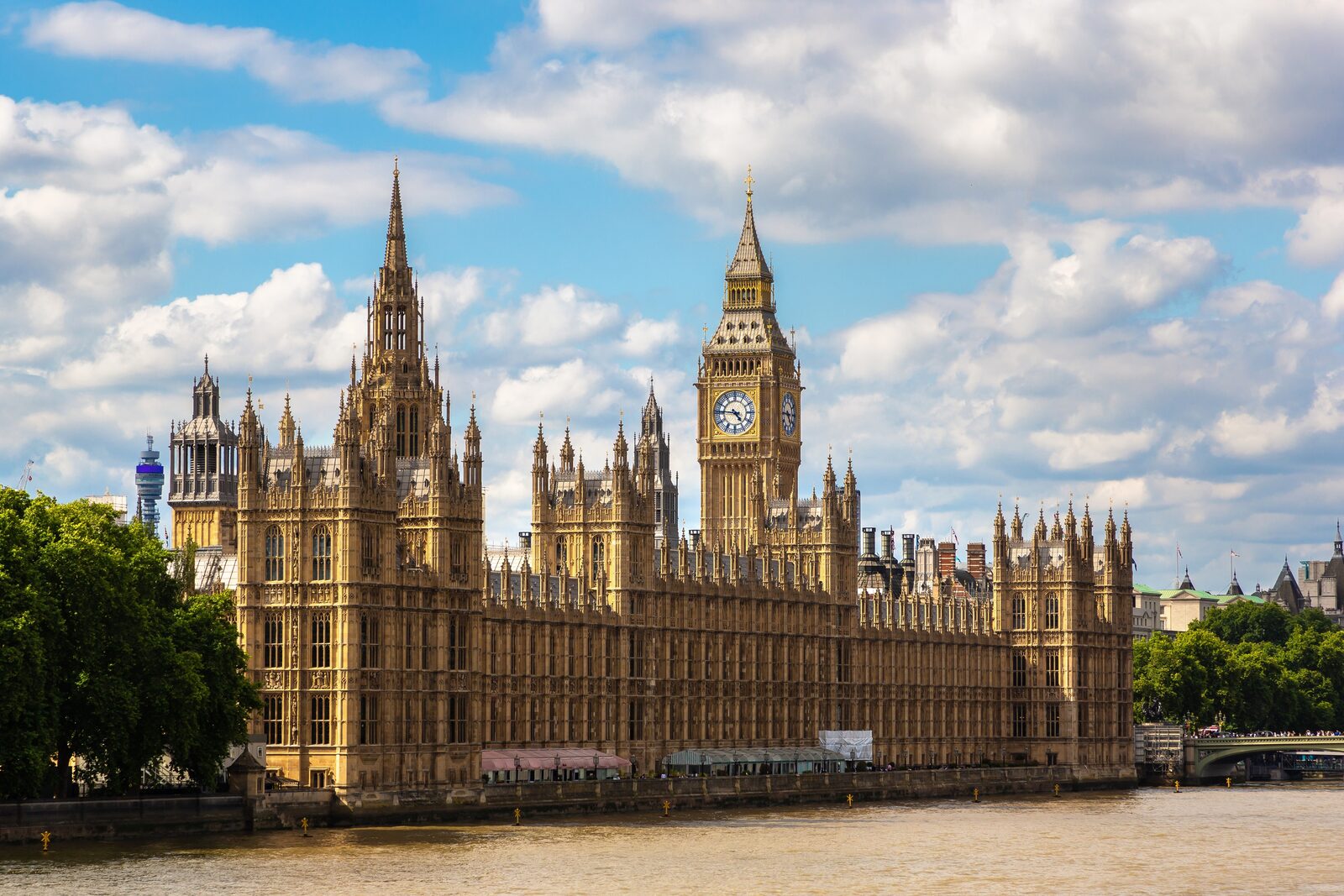 The Houses of Parliament and Big Ben clock tower beside the River Thames