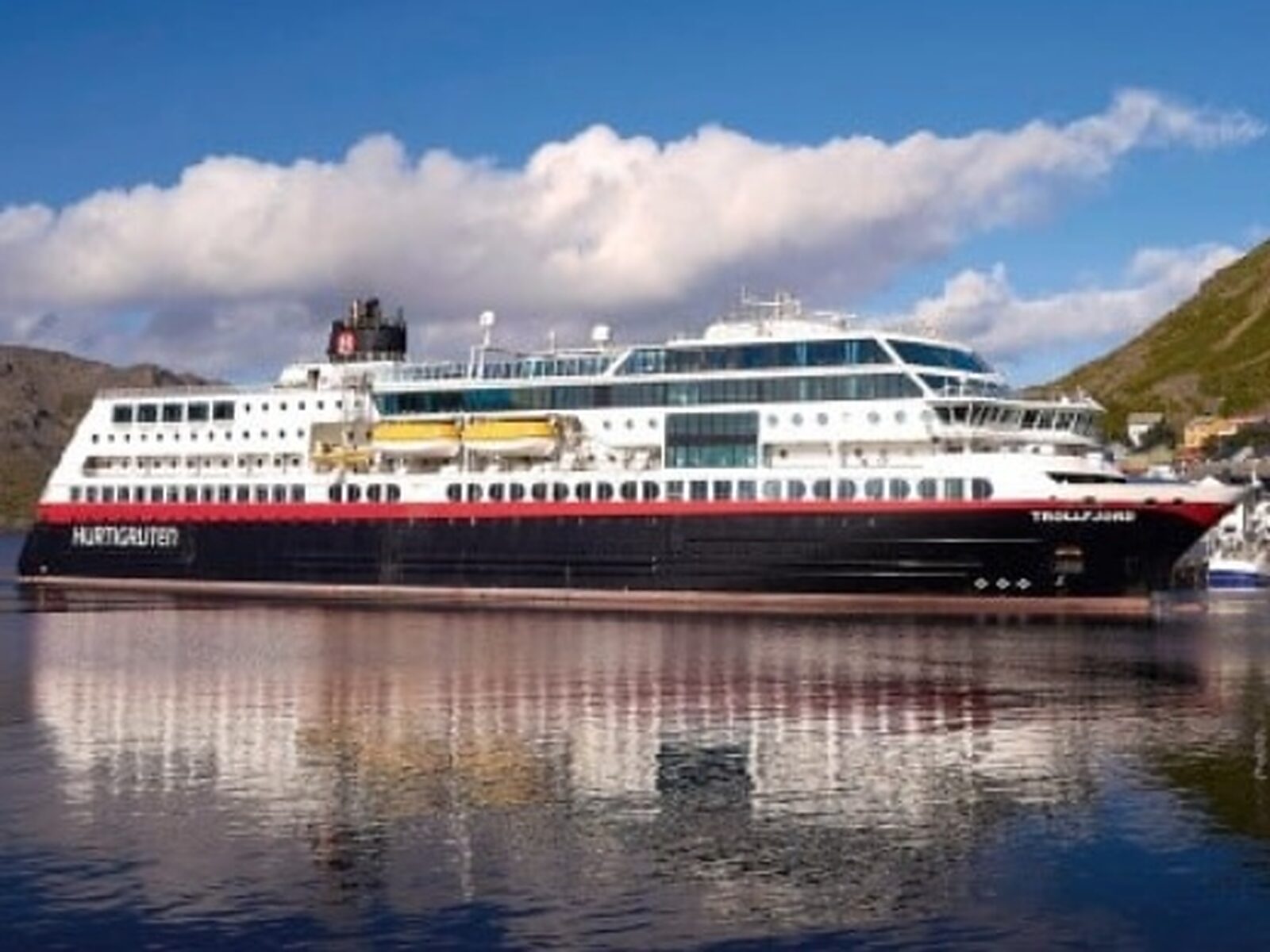MS Trollfjord